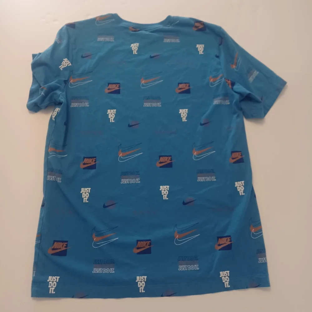 Nike Swoosh Print Logo Tee Sz M